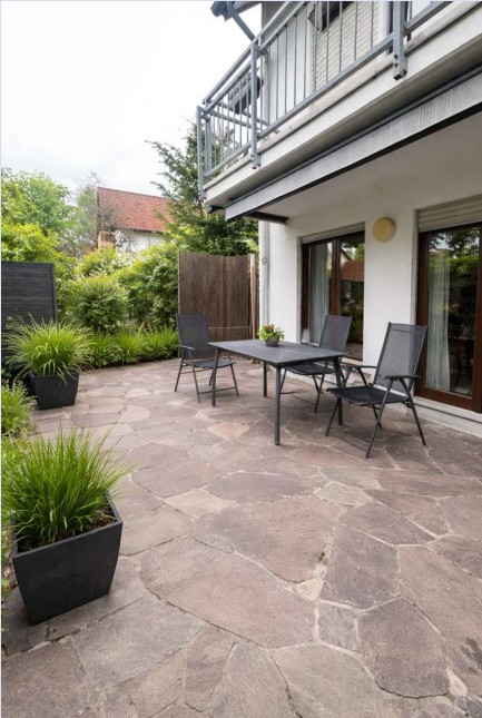 2 Zimmer – Terrassenwohnung mit eigenem Eingang und Tiefgaragenstellplatz